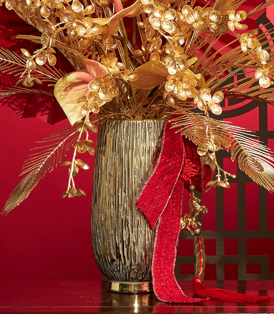 Basketeer luxury gift: Golden floral arrangement with red ribbon. A premium hamper delivery in Thailand for Chinese New Year or corporate gift Bangkok.