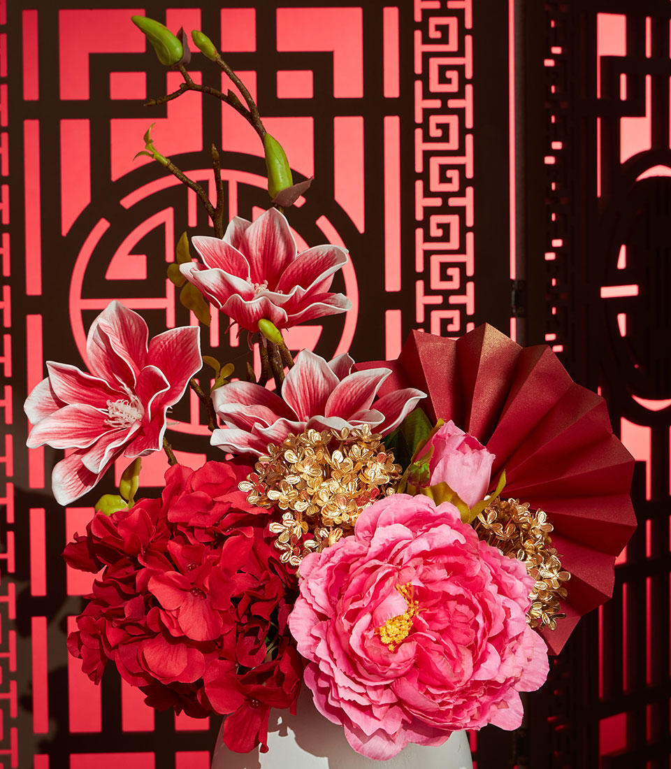 A luxurious Basketeer gift: Festive Chinese New Year arrangement with red hydrangeas, pink peony and red paper fan. Premium Bangkok gift for same-day delivery in Thailand.