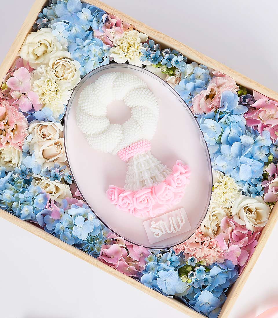Jelly Malai Mother's Day gift box with traditional Thai garland, fresh roses and hydrangeas in pastel wooden display