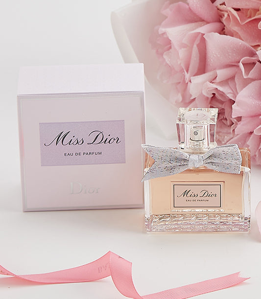 Premium Miss Dior fragrance with fresh roses gift set for Valentine's Day