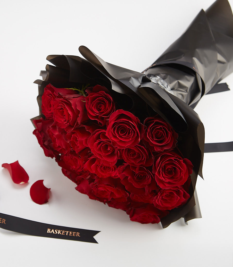 Luxury red rose bouquet with chocolate and strawberry gift set for Valentine's Day