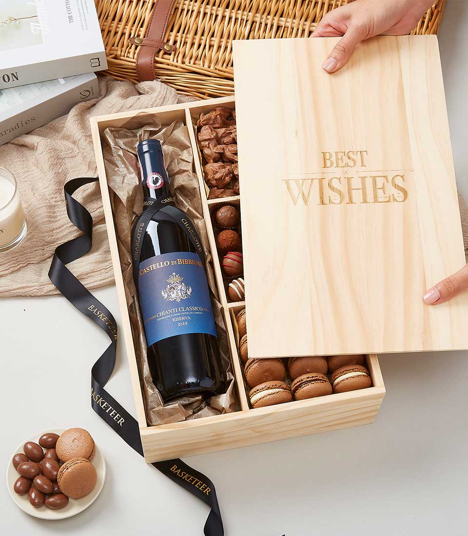 Deluxe Wine & Macaron Gift Box