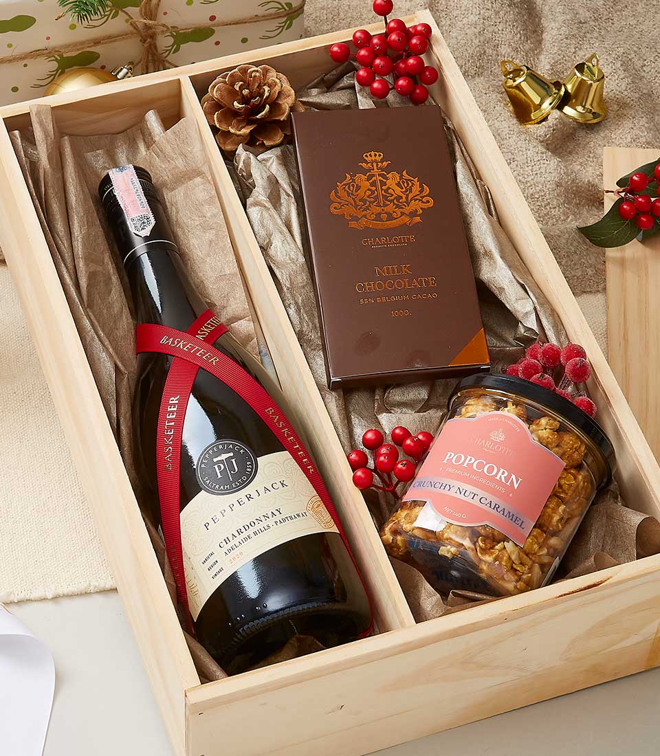 Pepperjack Chardonnay wine with Belgian milk chocolate and caramel popcorn in wooden gift box