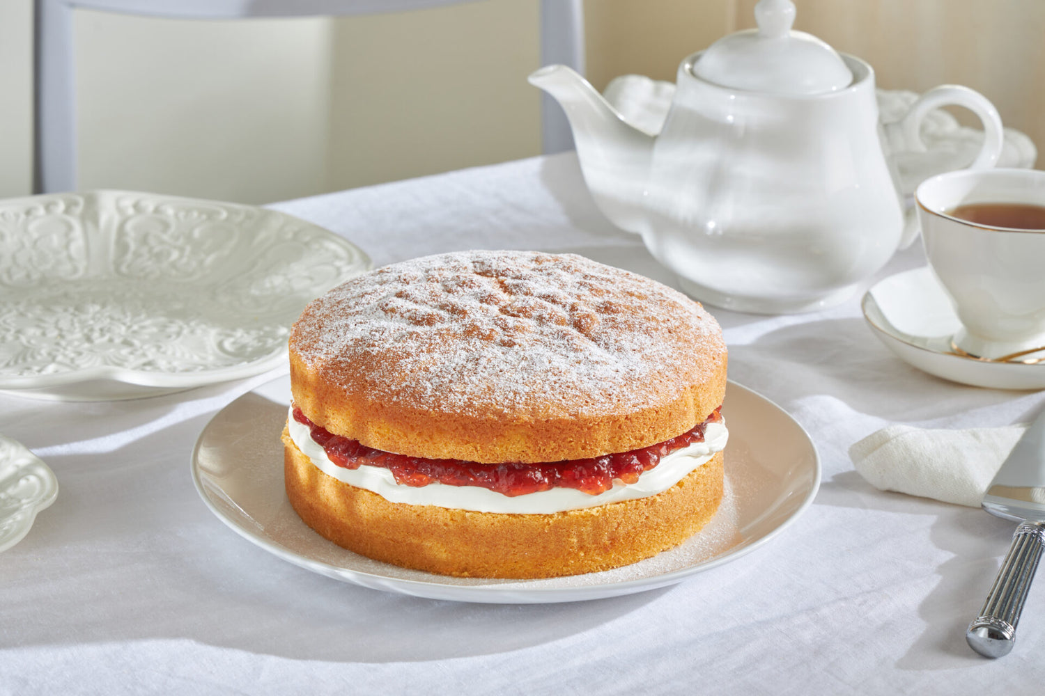 Spongecake and Decoration in Dialogue: Crafting Perfection