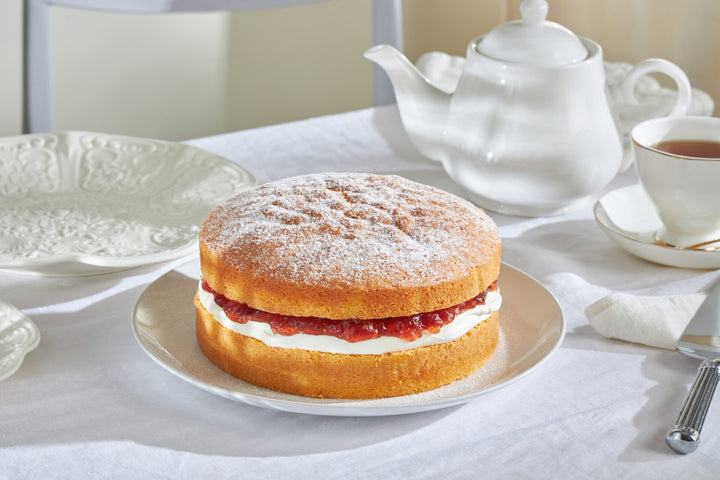 Spongecake and Decoration in Dialogue: Crafting Perfection