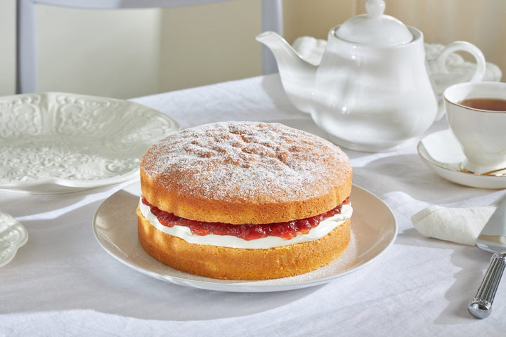 Spongecake and Decoration in Dialogue: Crafting Perfection