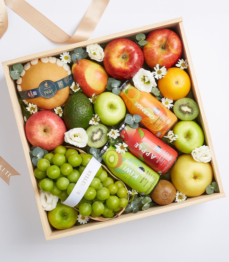 Artisanal wooden gift box with fresh grapes, assorted apples, pears, kiwi and premium fruit juices