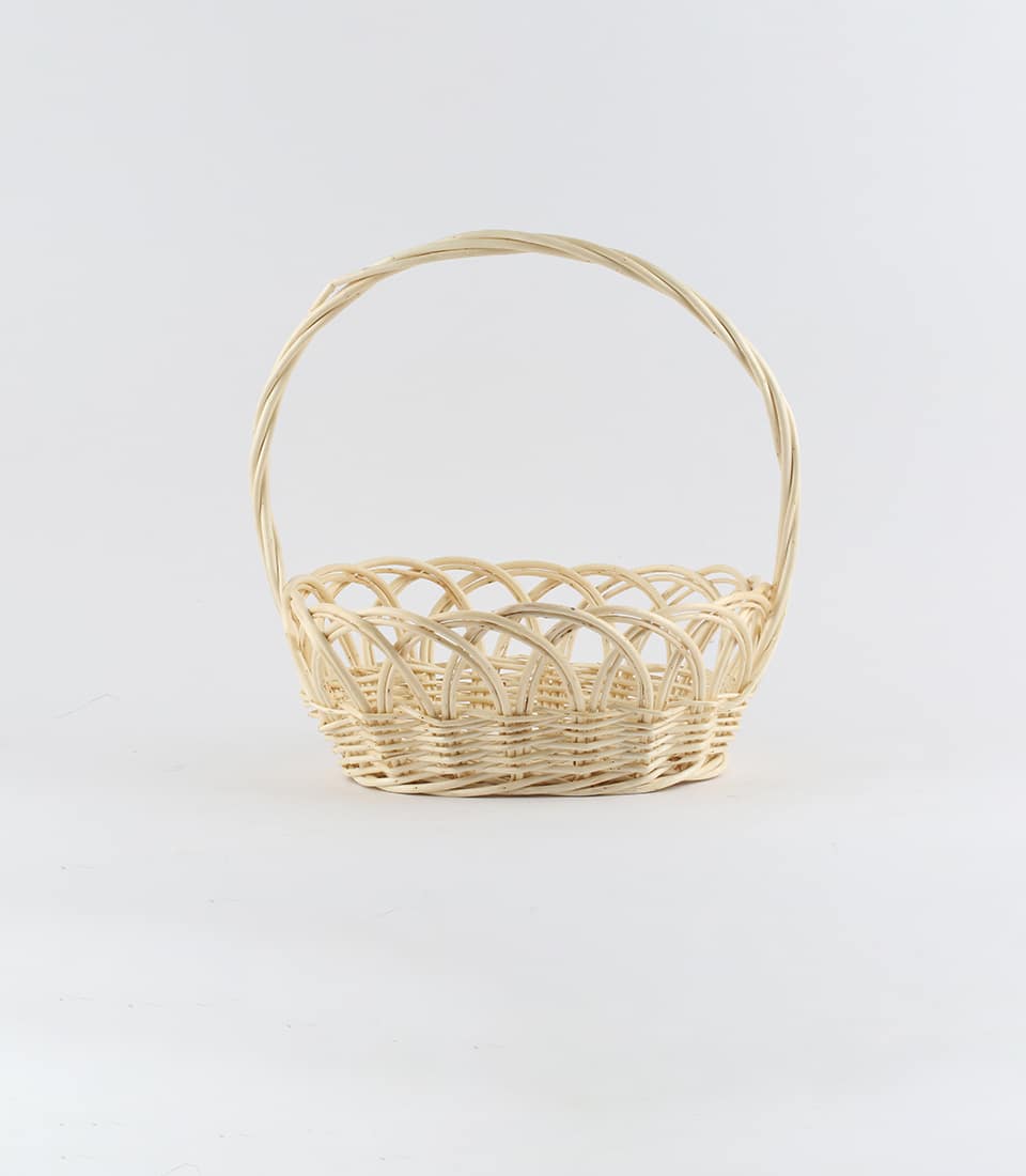 Natural wicker round gift basket with arched handle, cream beige rattan weave