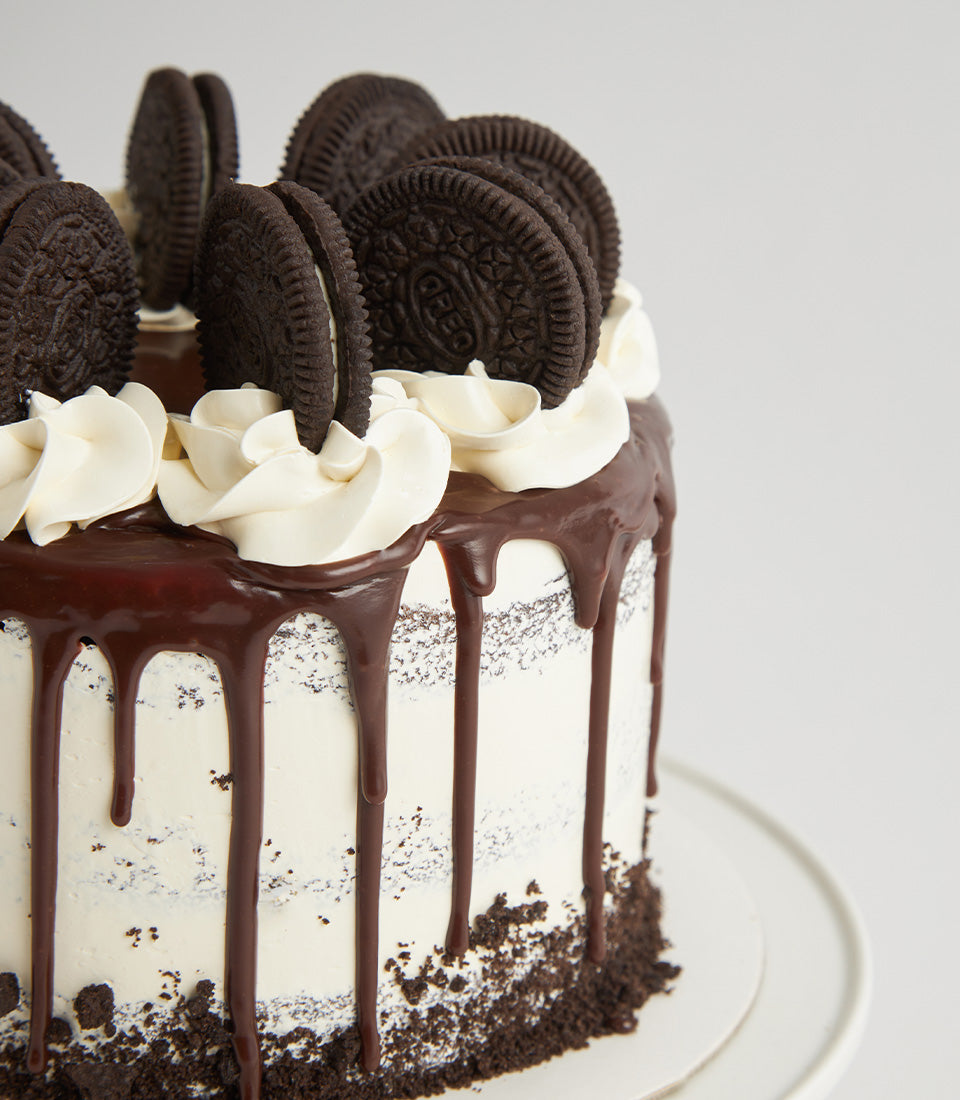 Rich Oreo cream layer cake with chocolate ganache drip and cookie crumble, perfect for birthday celebrations