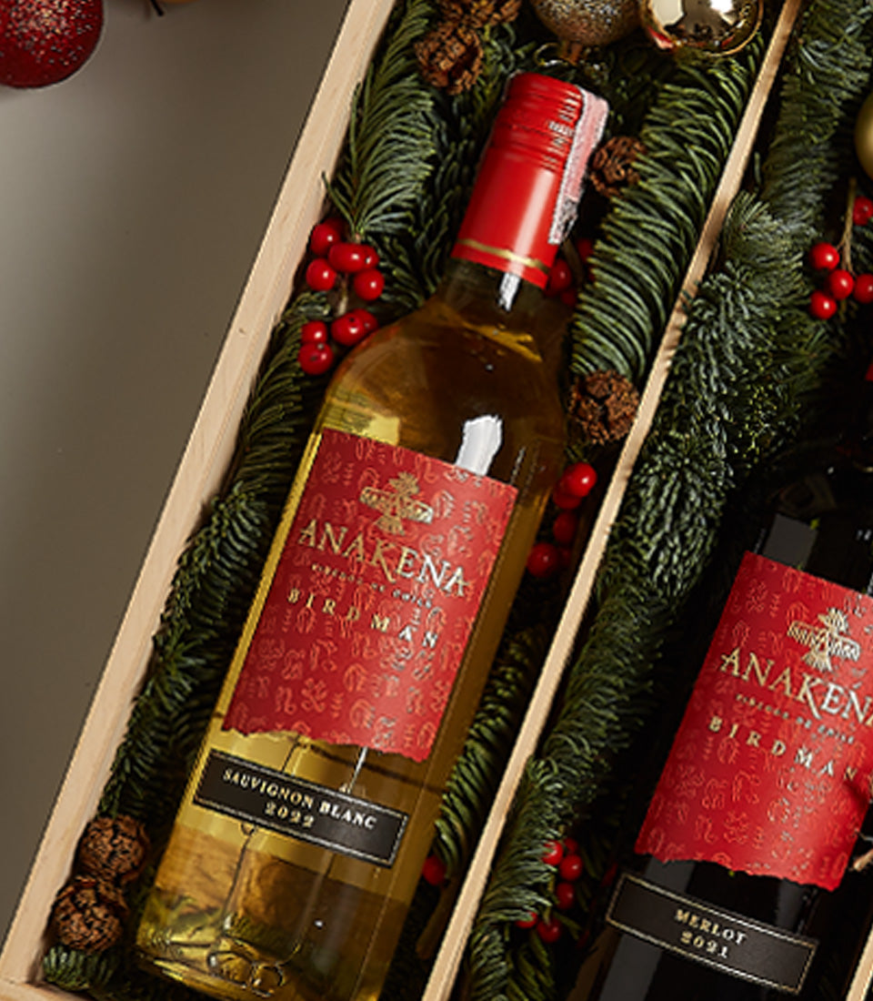 Festive wine pair gift box with Sauvignon Blanc and Merlot in wooden presentation with pine and red berries