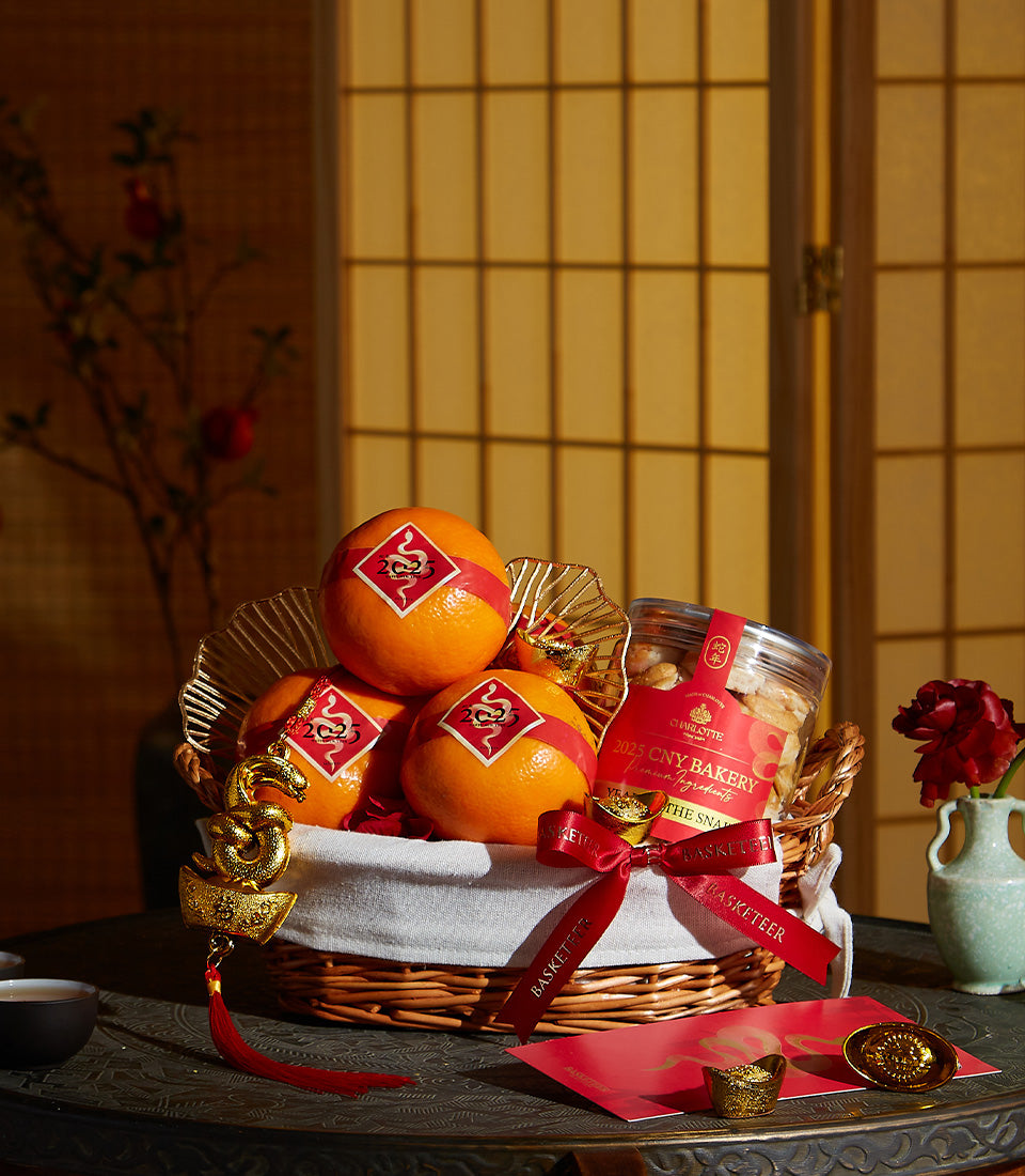 Basketeer luxury gift basket Bangkok: oranges with festive labels, premium cookies. Tied with red ribbon, this premium hamper is perfect for CNY gifting.