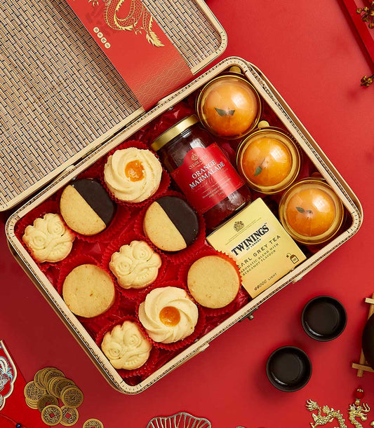 Basketeer CNY gift: wicker hamper with orange marmalade, gourmet cookies, and mandarin oranges. Premium hamper delivery in Thailand.