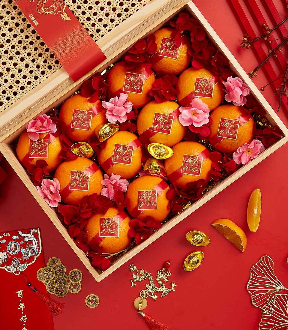 Basketeer premium hamper delivery Thailand: Mandarin oranges with gold accents in a light wooden gift box with red ribbon. Perfect corporate gift Bangkok.