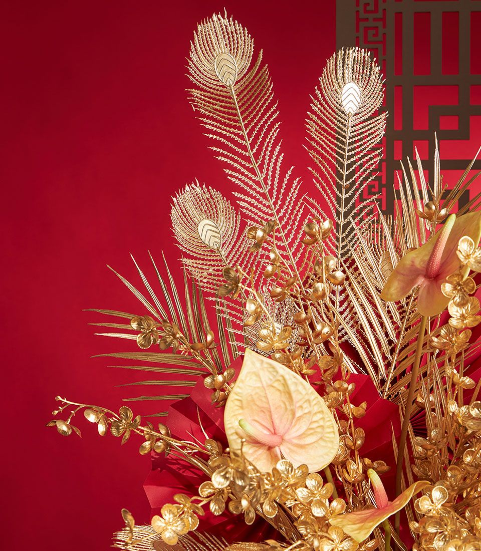 Basketeer premium hamper delivery Thailand: striking gold floral arrangement with peacock feathers and anthuriums. A luxurious Chinese New Year gift.