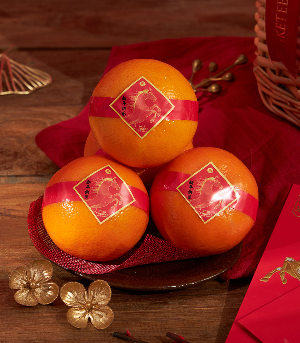 Premium mandarin oranges with red bands and golden horse labels for Chinese New Year, arranged on ceramic plate with festive
