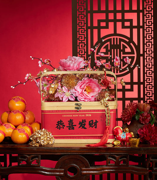 Luxury Chinese New Year mandarin orange gift box with bamboo lid, gold peonies, and festive red accents for 2026 celebrations