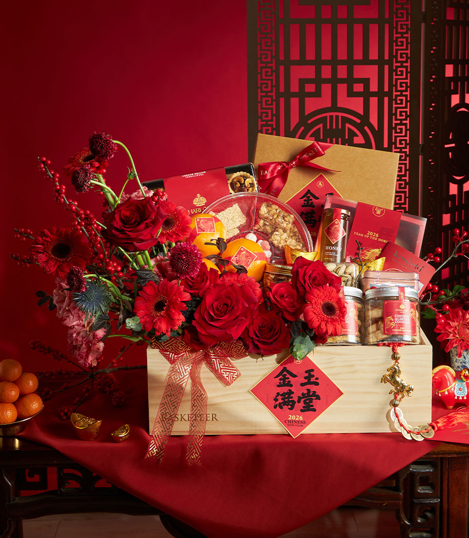 Luxury Chinese New Year gift hamper with fresh roses, gerbera daisies, gourmet treats, and mandarin oranges in wooden crate