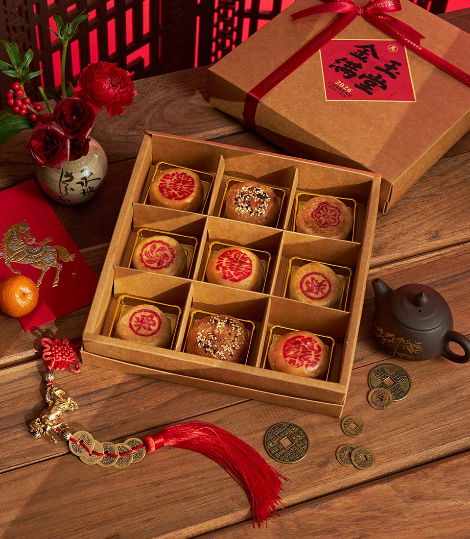 Luxury Chinese New Year gift basket with mooncakes, mandarin oranges, red envelope, and traditional décor