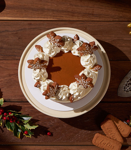Charlotte Bakery artisan cheesecake: Biscoff topping, cream cheese frosting swirls, gingerbread snowflakes. Order a custom cake in Bangkok!