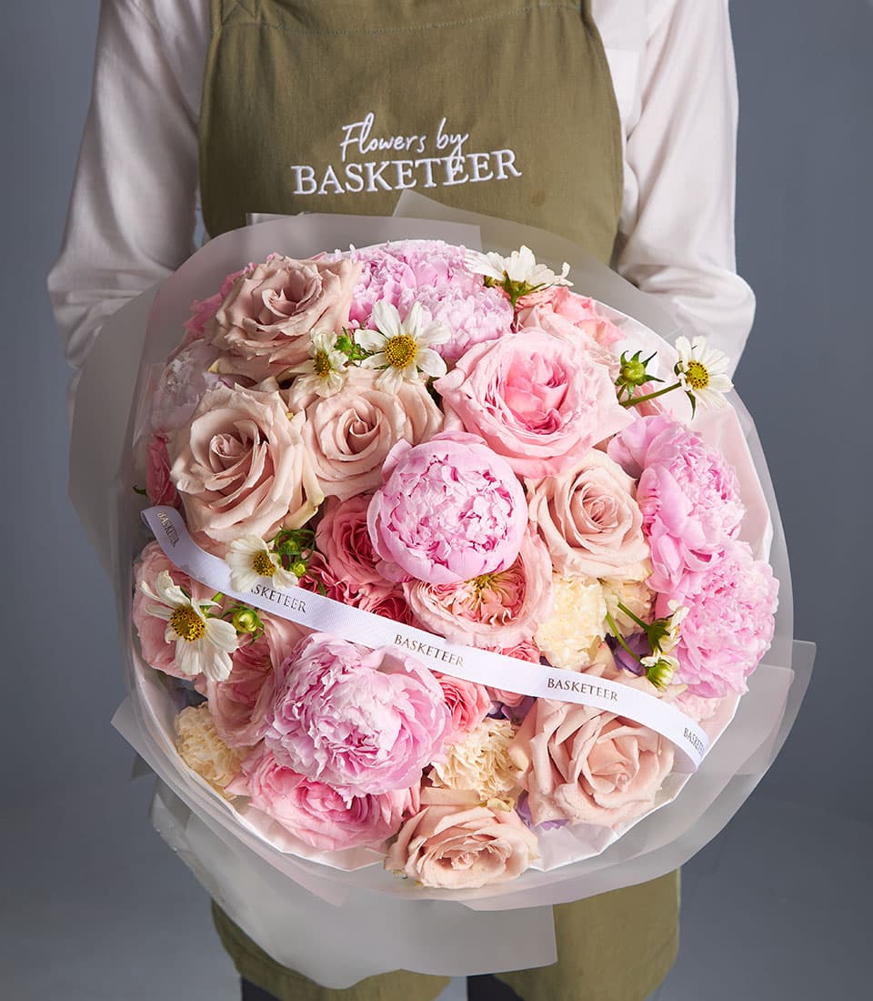 Blush peony and rose bouquet with white daisies, premium fresh flowers wrapped in white paper