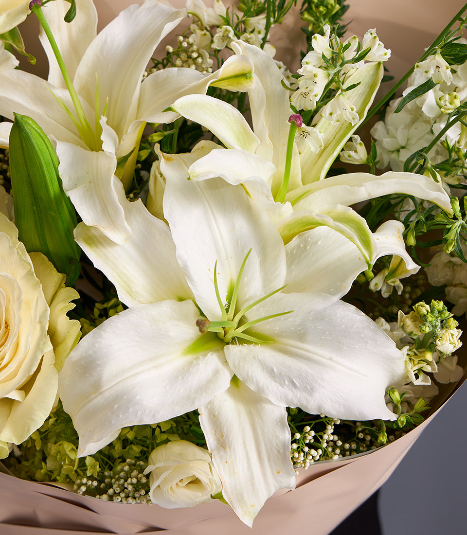 Premium white lily and rose bouquet with baby's breath, fresh Ecuador roses for any occasion