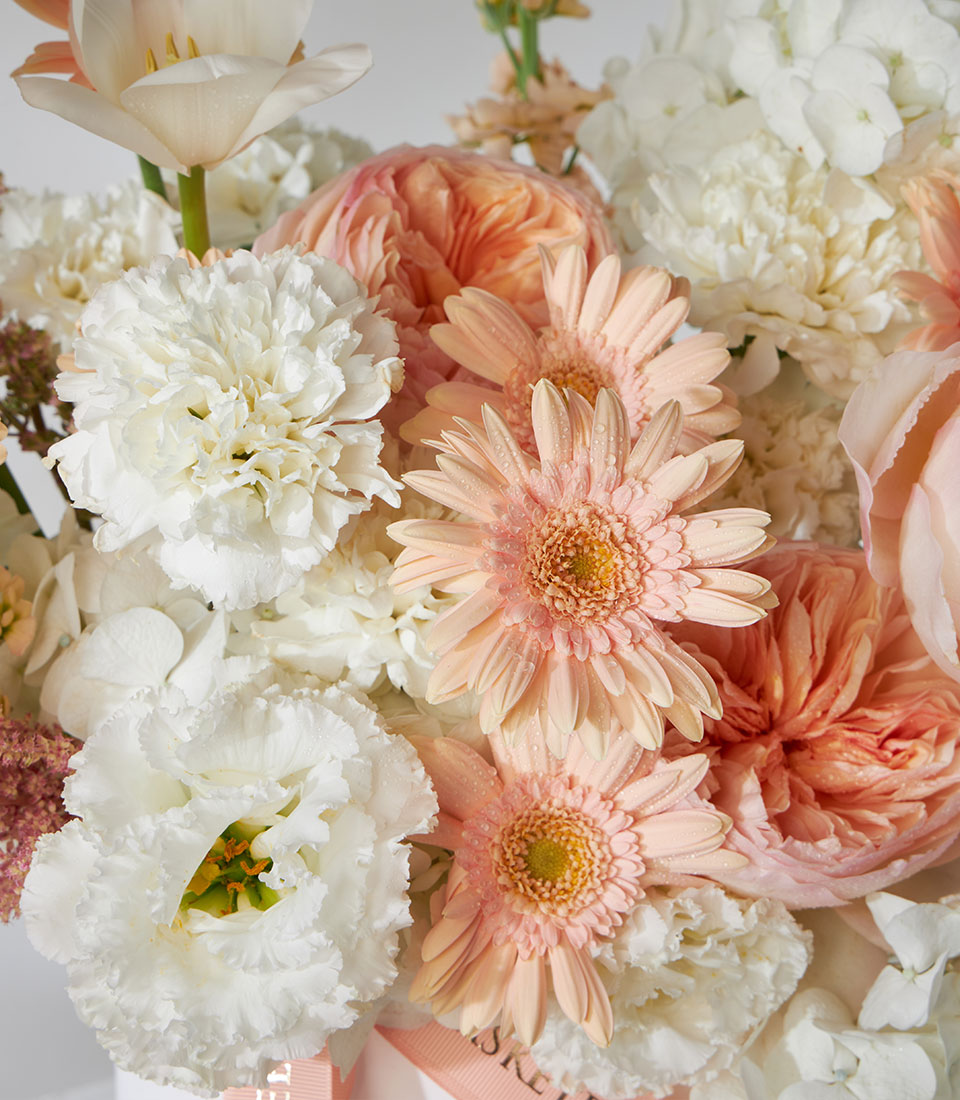 Juliet English Garden roses and peach pastel flowers in luxury gift box arrangement