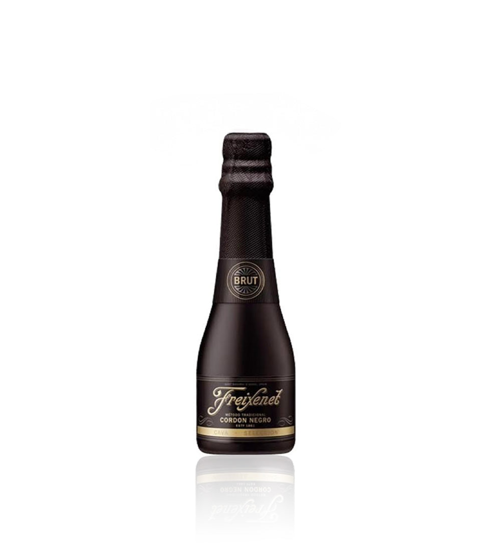 Pink heart chocolate strawberries paired with sparkling rosé Valentine gift set