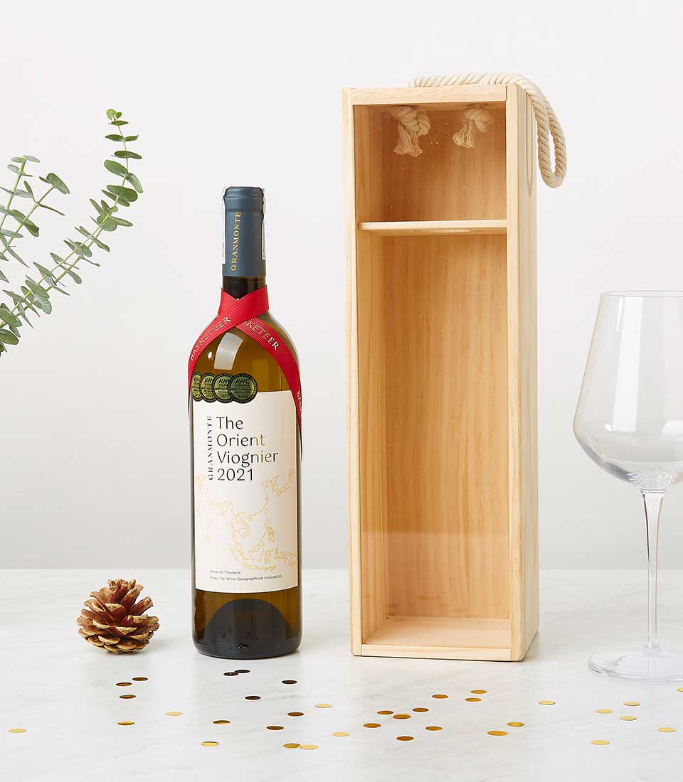 Premium white wine gift box with award-winning Viognier, wooden presentation case, and elegant gold accents