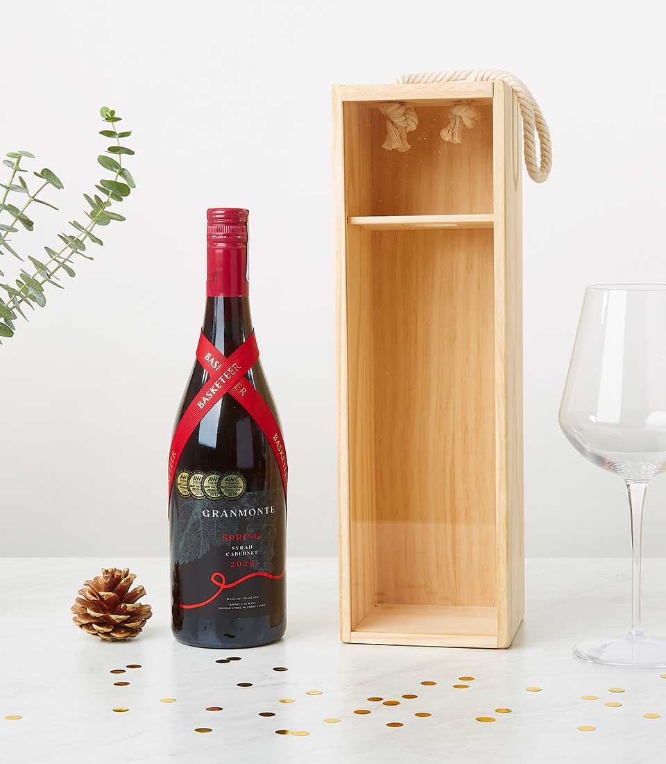 Premium Spring Syrah Cabernet red wine gift set in wooden box with award seals