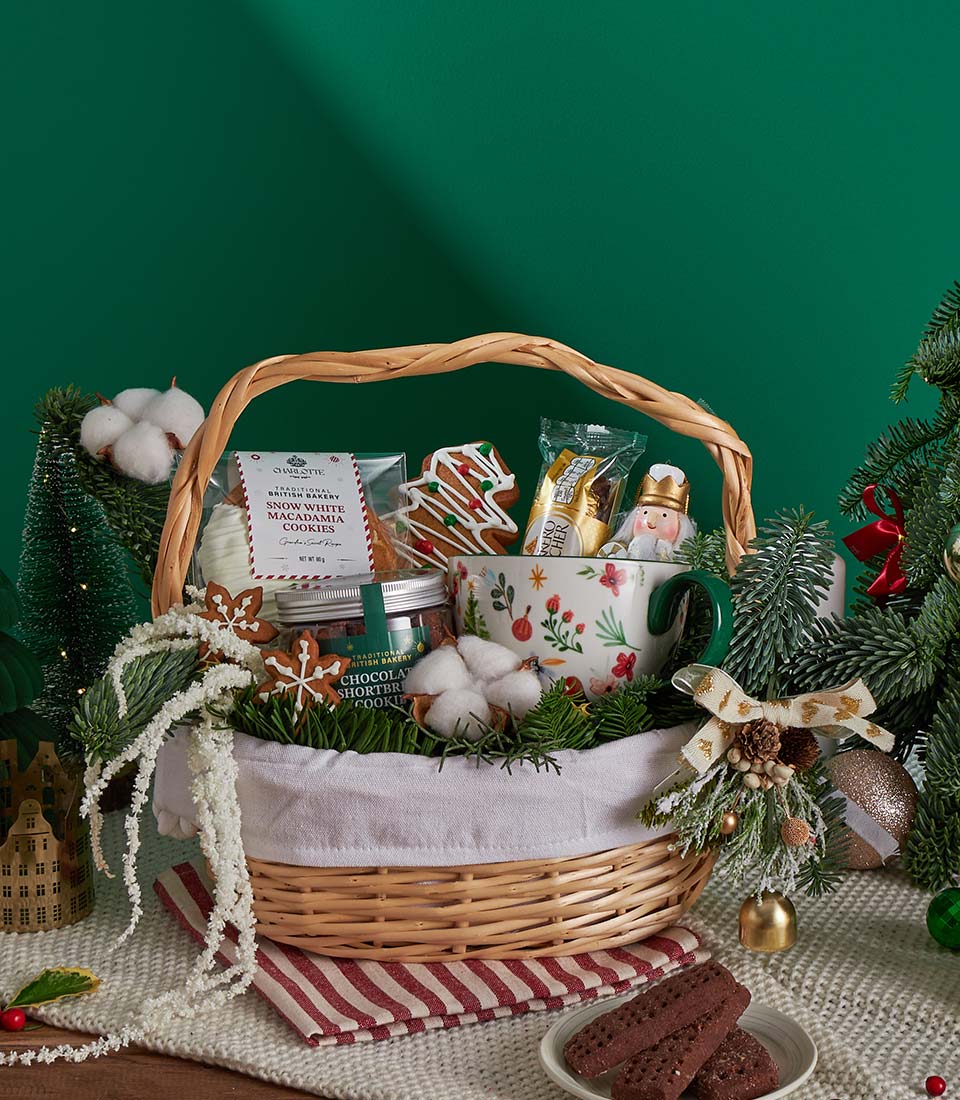 Premium Christmas shortbread and gingerbread gift basket with festive cookies, chocolate treats, and ceramic mug