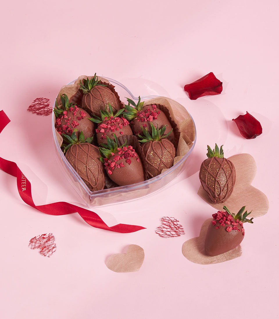 Charlotte Bakery artisan dark chocolate-covered strawberries in a heart-shaped box. Perfect birthday cake delivery Bangkok gift, some with raspberry sprinkles, some with chocolate drizzle.