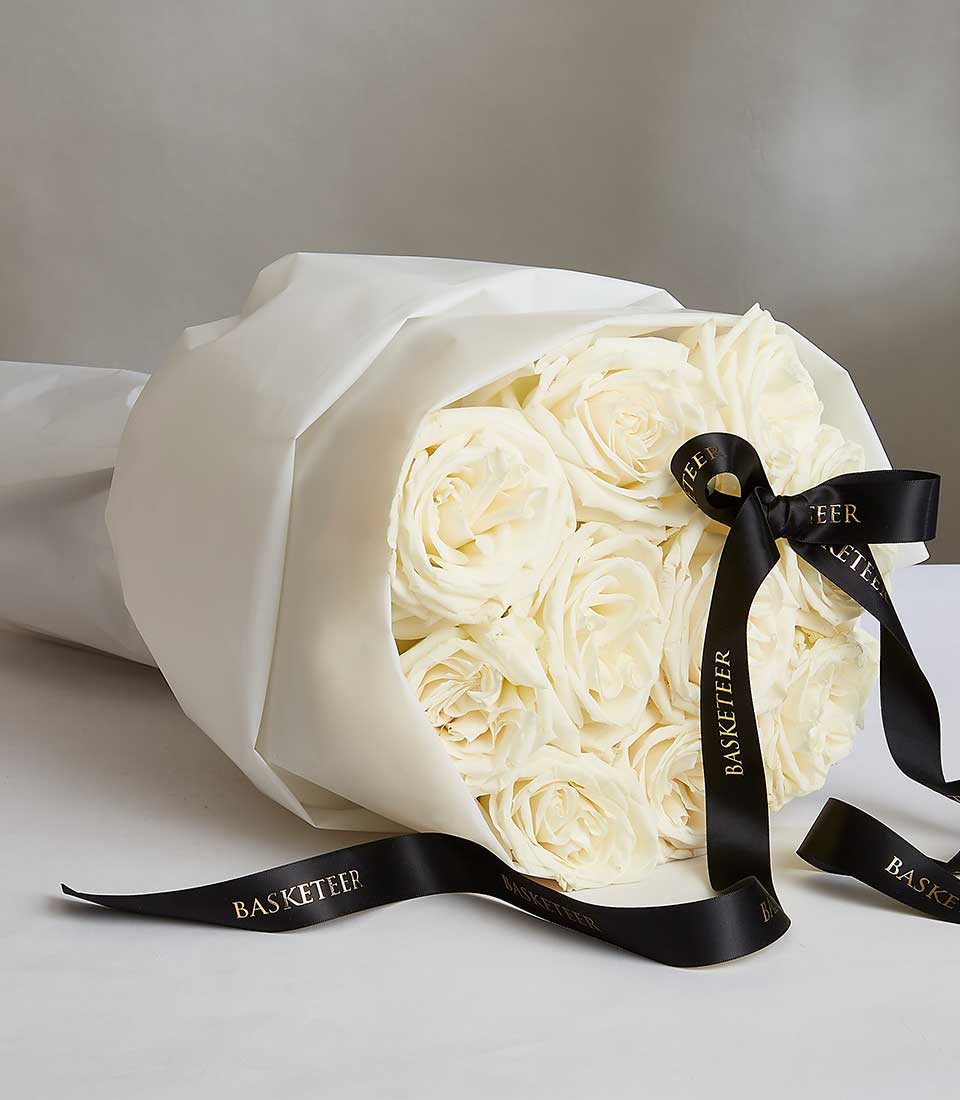 Premium white Playa Blanca roses bouquet with black satin ribbon, elegantly wrapped gift for birthdays