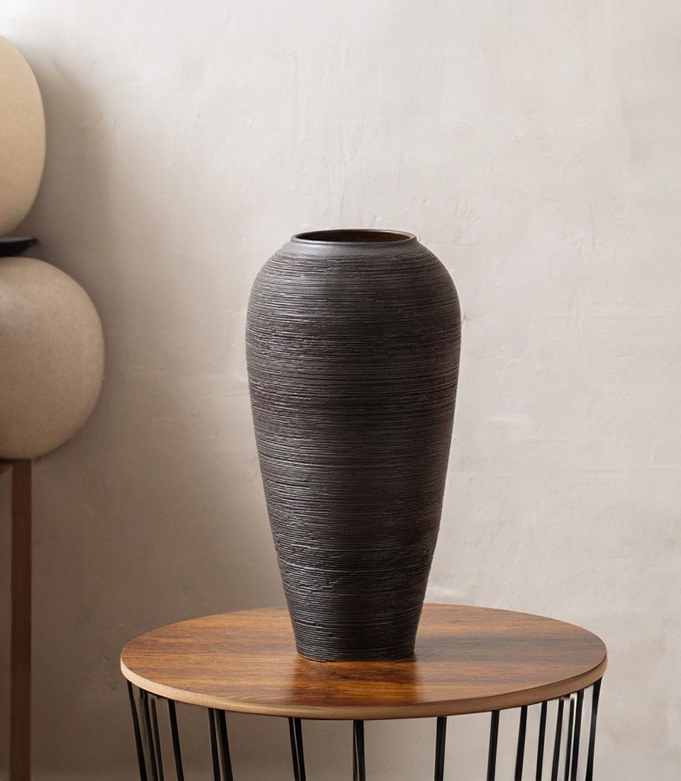 Elegant textured black vase from Flowers by Basketeer. Perfect for premium flowers in Bangkok.
