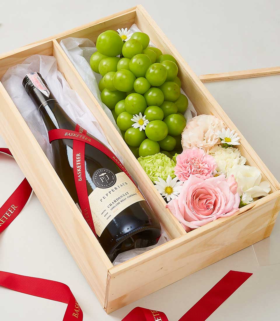 Pepperjack Muscat white wine with fresh pink roses and carnations in natural wood gift box
