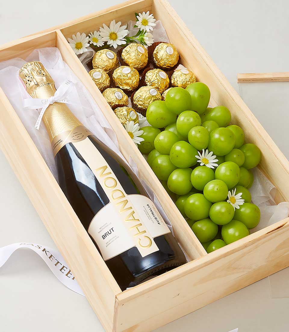 กล่องของขวัญ Chandon Brut และ Ferrero Rocher