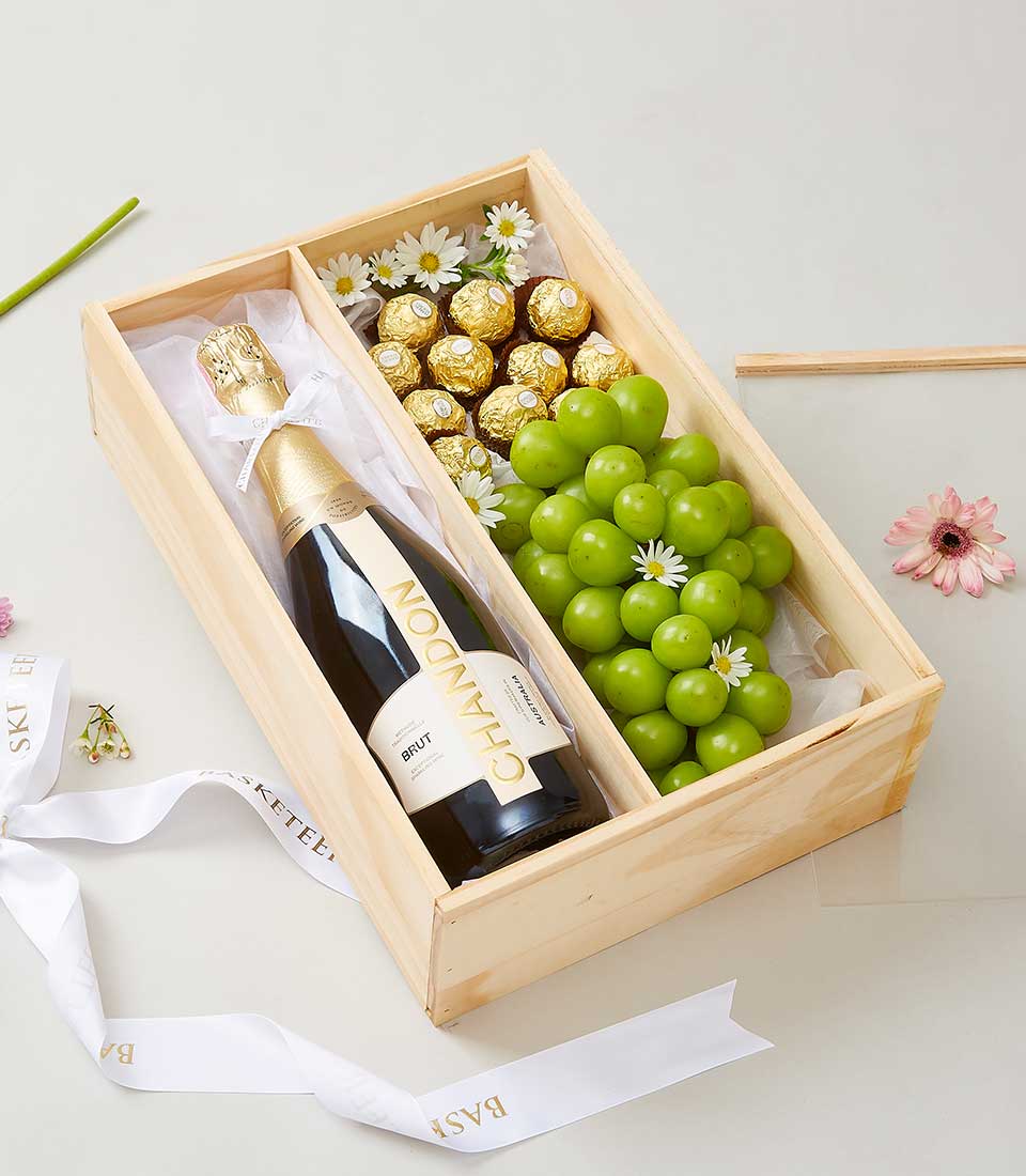 กล่องของขวัญ Chandon Brut และ Ferrero Rocher