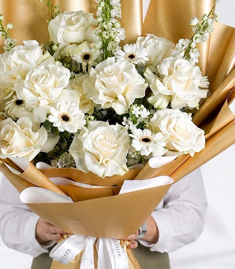Ivory Mondial Rose & Gold Bouquet