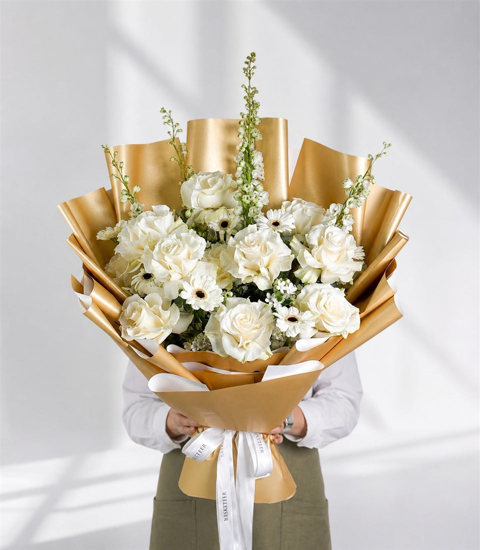 Ivory Mondial Rose & Gold Bouquet