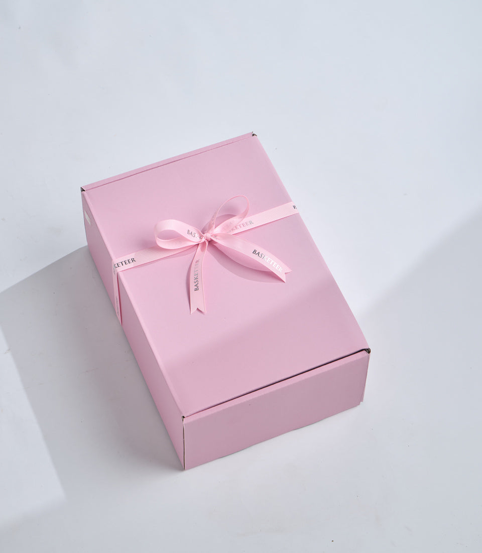 Pink gift box with pink ribbon bow and "Baes Teer" text, displayed on white background.