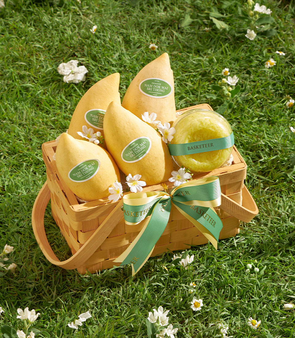Premium Nam Dok Mai mango gift basket with sticky rice, woven wood hamper with green and gold ribbon