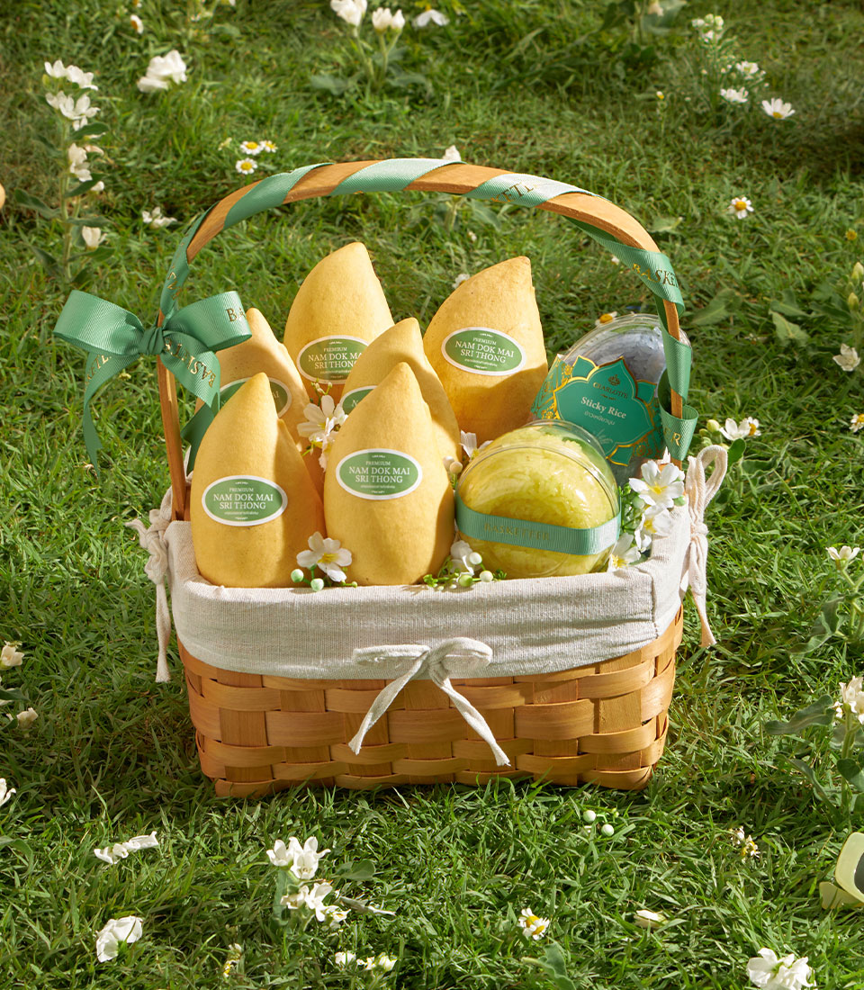 Premium Nam Dok Mai mango basket with sticky rice, artisan gift hamper in woven wood with green ribbon