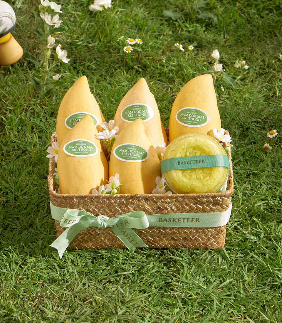Premium Nam Dok Mai mango basket with sticky rice and white flowers, woven natural fiber gift hamper